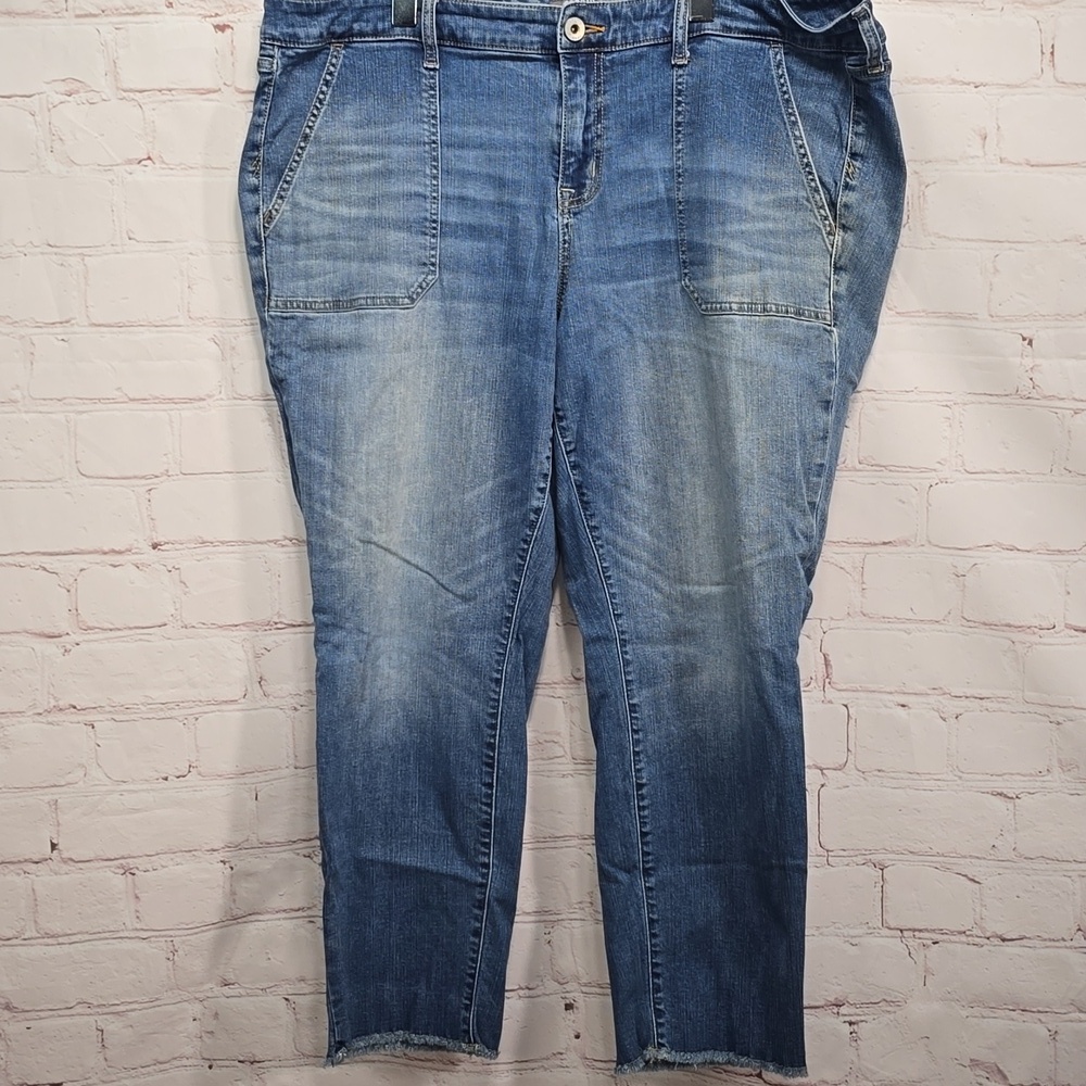 Torrid Vintage Stretch Crop Boyfriend Unhem Denim Capri Jeans Size 20R